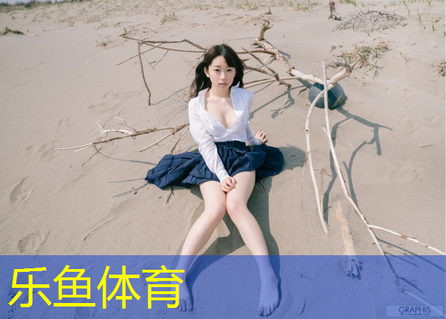 女子网球网前扣球
